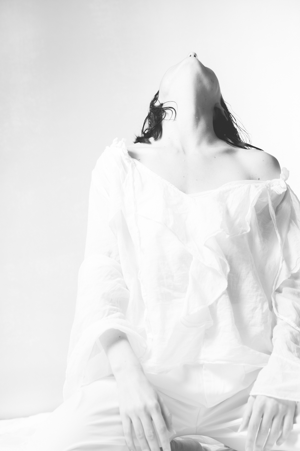 Studio portrait ambiance noir et blanc